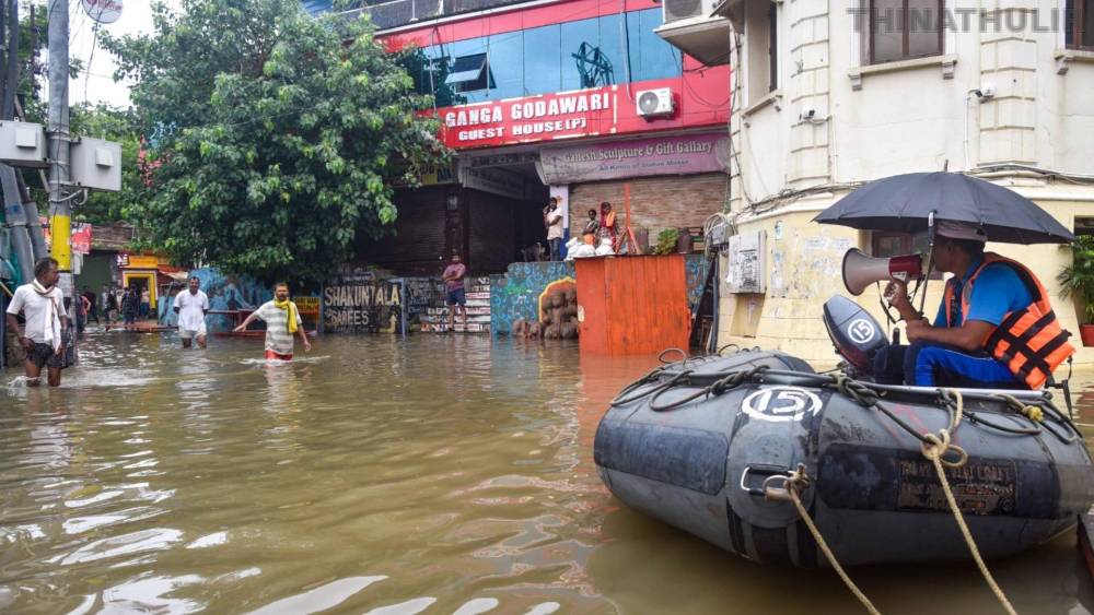 வாரணாசியில் வெள்ள பாதிப்பு;  மீட்பு, நிவாரண பணிகளை மேற்கொள்ள அதிகாரிகளுக்கு பிரதமர் மோடி உத்தரவு