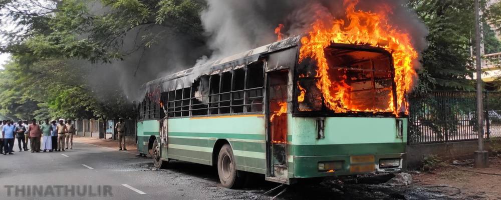 சங்கரன்கோவிலில் திடீரென தீப்பிடித்த அரசு பேருந்து: 60 பயணிகள் அதிர்ஷ்டவசமாக உயிர் தப்பினர்