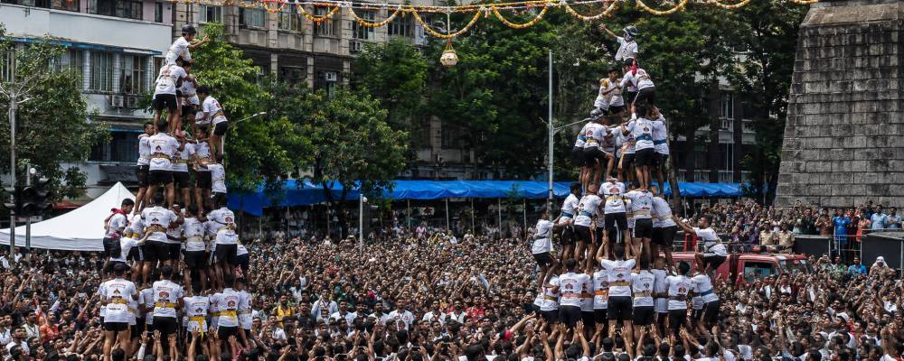 மும்பையில் உறியடி விழா கோலாகலம்.. மனித பிரமிடுகள் அமைத்து இளைஞர்கள் உற்சாகம்