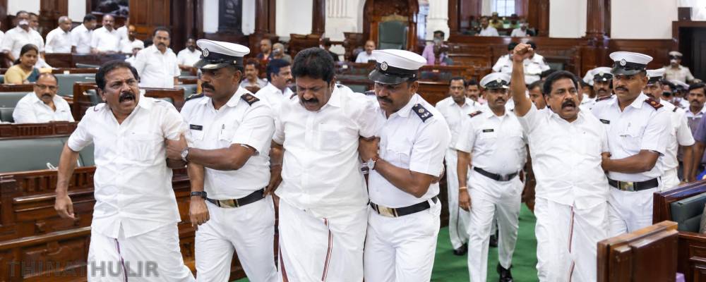 2-வது நாளாக அமளி: சட்டசபையில் இருந்து திமுகவினர் குண்டுக்கட்டாக வெளியேற்றம்