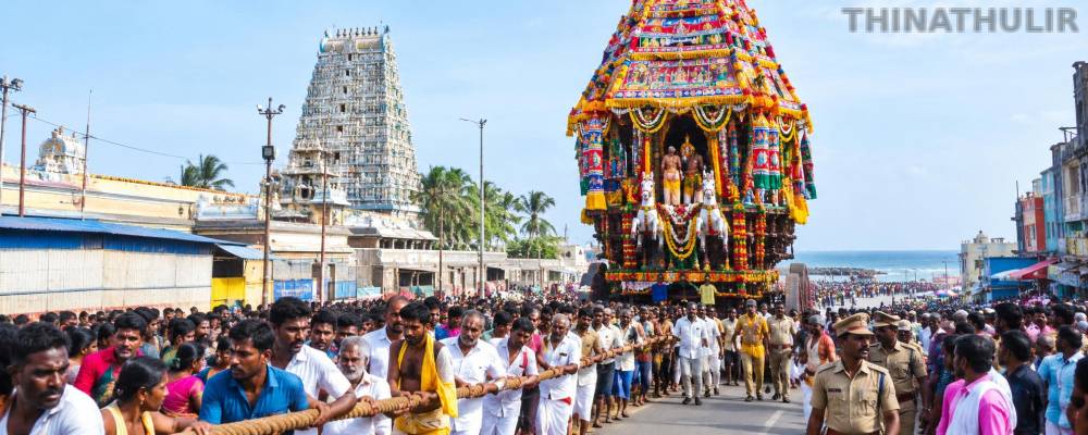திருச்செந்தூர் முருகன் கோவில் ஆவணி திருவிழா தேரோட்டம்: பக்தர்கள் வடம் பிடித்து இழுத்தனர்