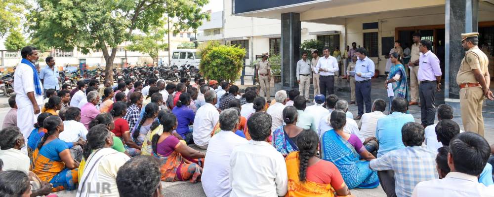 குடியாத்தத்தில் இந்திய குடியரசு கட்சி சார்பில் காத்திருப்பு போராட்டம்: 10-க்கும் மேற்பட்டோர் கைது