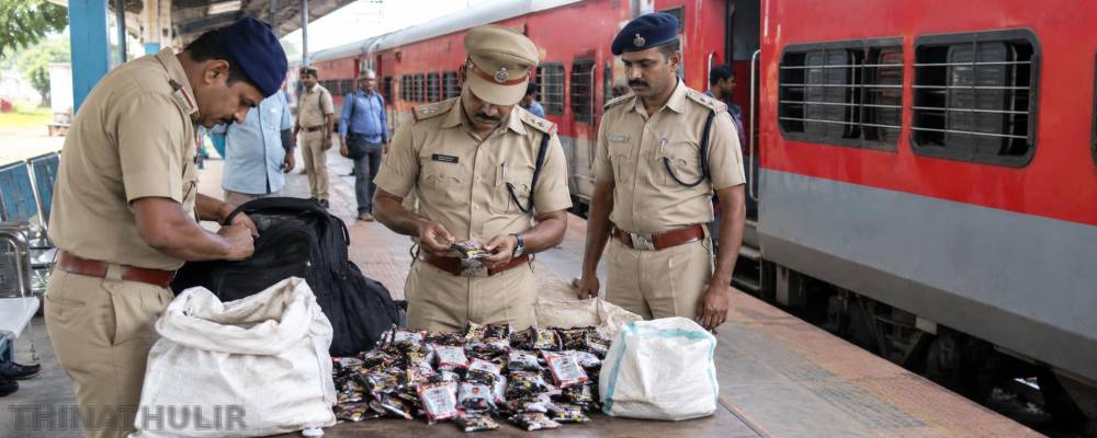பெங்களூரு - நாகர்கோவில் எக்ஸ்பிரஸ் ரெயிலில் சோதனை: 11 கிலோ குட்கா பறிமுதல்