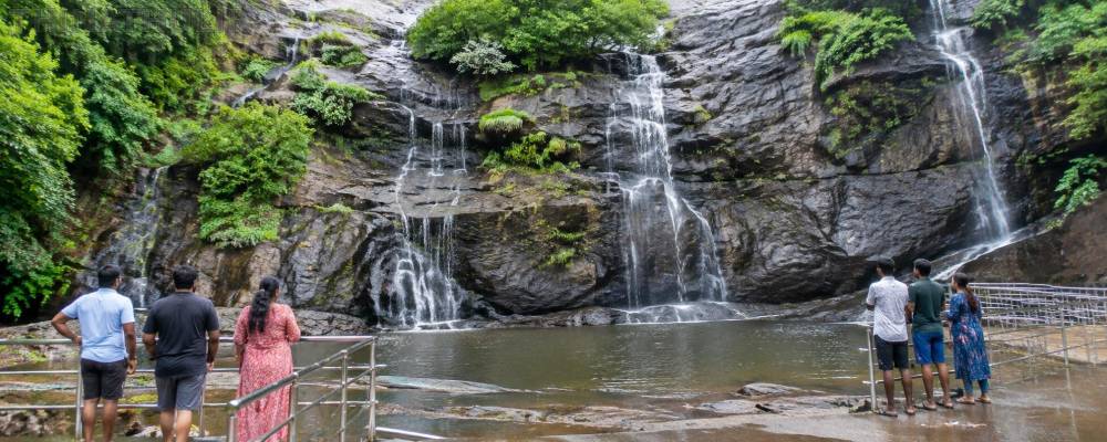 குற்றால சீசன் முடிவுக்கு வந்தது.. தண்ணீர் வராததால் சுற்றுலா பயணிகள் ஏமாற்றம்