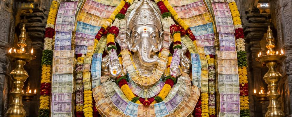 ரூ.1 முதல் ரூ.500 வரை... புதிய ரூபாய் நோட்டுகளால் அலங்கரிக்கப்பட்ட விநாயகர்!