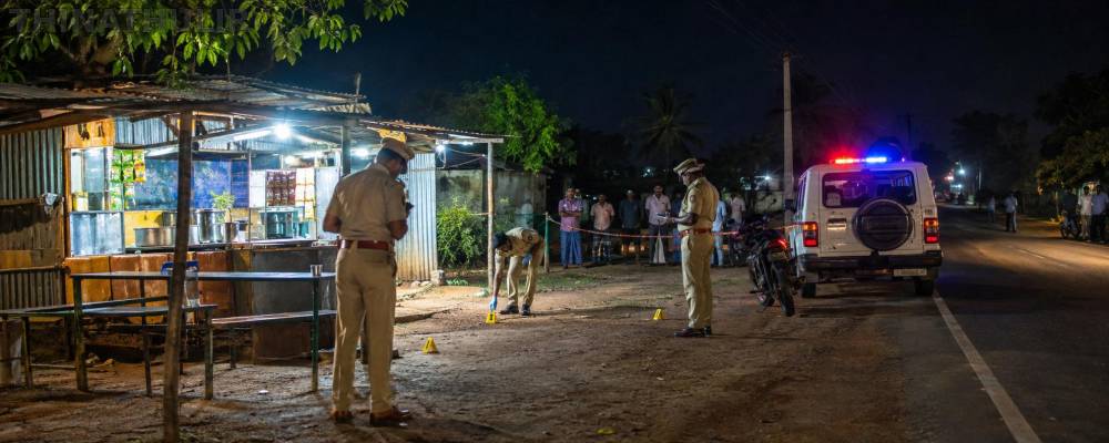 ஏர்வாடி அருகே பயங்கரம்! 2 பேர் வெட்டிப் படுகொலை - மர்ம நபர்களுக்கு போலீசார் வலைவீச்சு