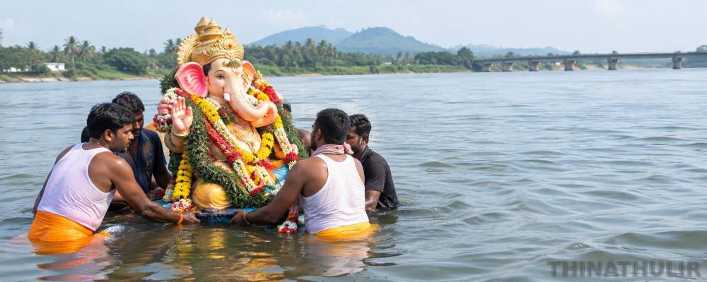 ஏரல் தாமிரபரணி ஆற்றில் விநாயகர் சிலைகள் கரைப்பு