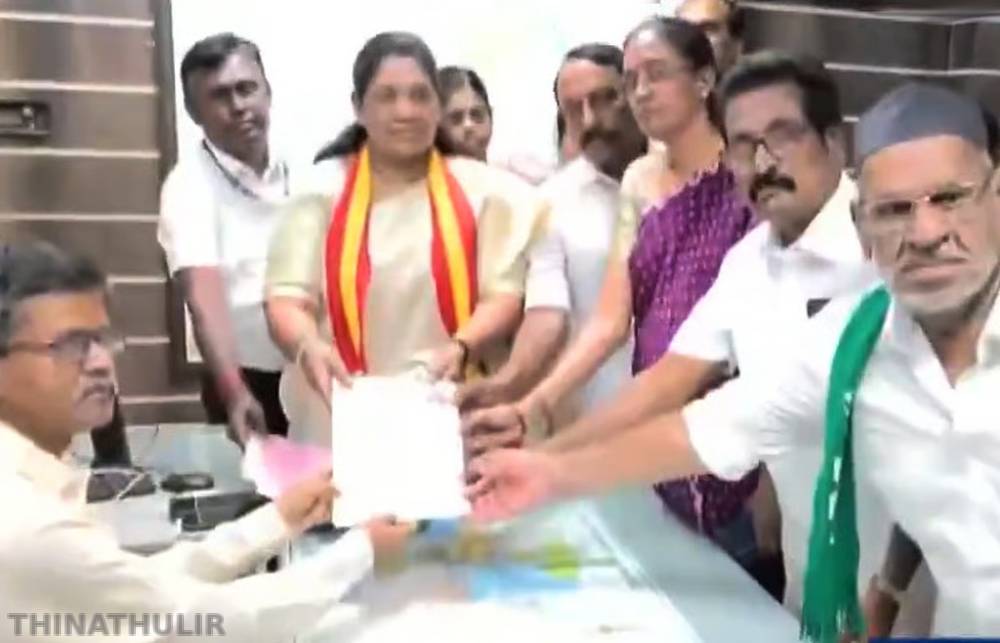 தாராபுரம் தொகுதி இடைத்தேர்தல்: த.வெ.க. வேட்பாளர் சத்தியபாமா வேட்புமனு தாக்கல்