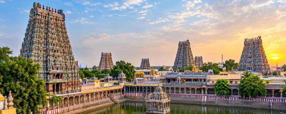 உலகின் 8-வது அதிசயம் என்ற பெருமை... மகிமை மிக்க மீனாட்சி அம்மன் கோவில்