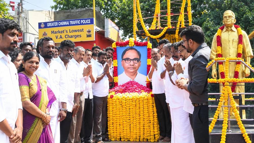 எஸ்.எஸ்.ராமசாமி படையாட்சியார் பிறந்தநாள்: உருவ படத்துக்கு அமைச்சர்கள் மரியாதை