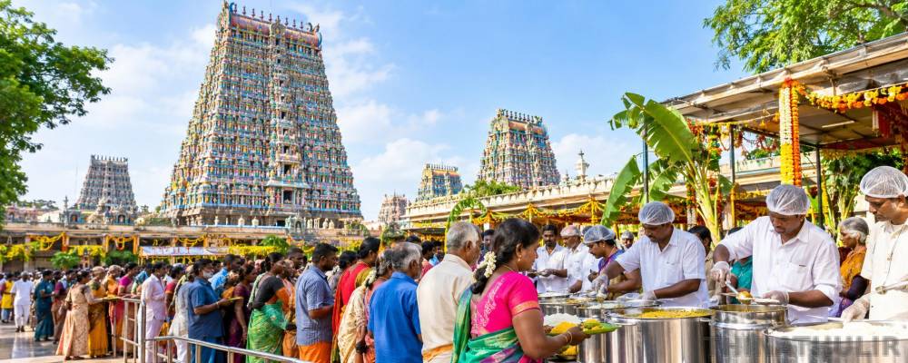 மதுரை மீனாட்சி அம்மன் கோவில் கும்பாபிஷேகம்: ஒரு லட்சம் பக்தர்களுக்கு அன்னதானம்