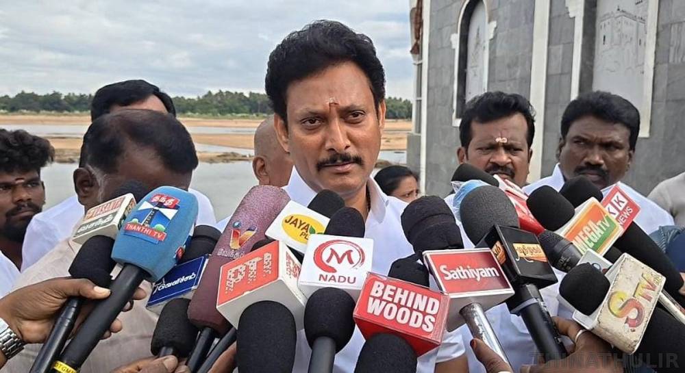 8 மணி நேரம் நடந்த சோதனை - ‘அரசியல் காழ்ப்புணர்ச்சியே காரணம்’ - அன்பில் மகேஷ் குற்றச்சாட்டு