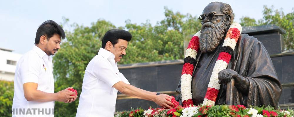 பெரியார் சிலைக்கு மு.க.ஸ்டாலின், உதயநிதி ஸ்டாலின் மரியாதை