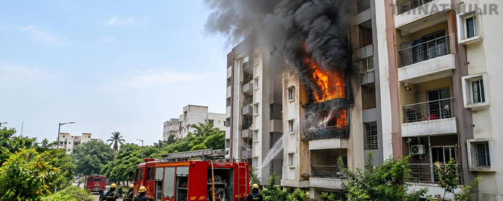 செங்கல்பட்டு அருகே அடுக்குமாடி குடியிருப்பில் பிரிட்ஜ் வெடித்து பயங்கர தீ விபத்து