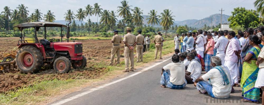 பவானி அருகே நிலத் தகராறில் டிராக்டர் ஏற்றி முதியவர் கொலை – உறவினர்கள் சாலை மறியல்