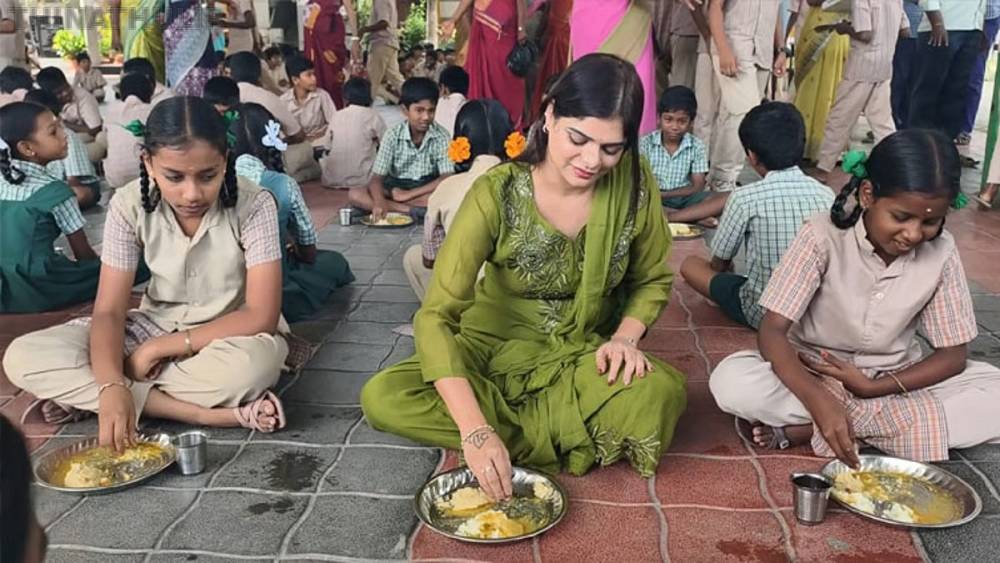 மாணவர்களின் எதிர்காலத்தை வளப்படுத்தும் காலை உணவுத் திட்டம் - கனிமொழி சந்தோஷ் பாராட்டு