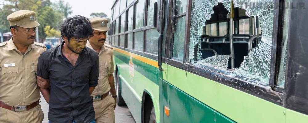 ஈரோடு: மது போதையில் அரசு பேருந்தின் முன்பக்க கண்ணாடியை உடைத்த இளைஞர் கைது