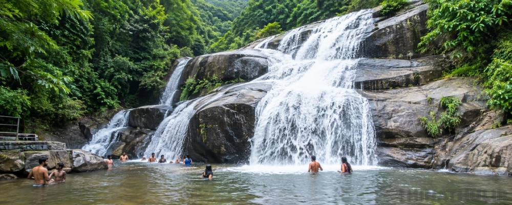 கோவை குற்றாலம் அருவியில் குளிக்க சுற்றுலா பயணிகளுக்கு அனுமதி
