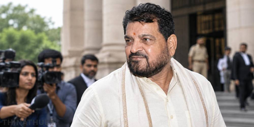 மல்யுத்த வீராங்கனைகள் பாலியல் வழக்கு; பிரிஜ் பூஷணுக்கு டெல்லி கோர்ட்டு நோட்டீஸ்
