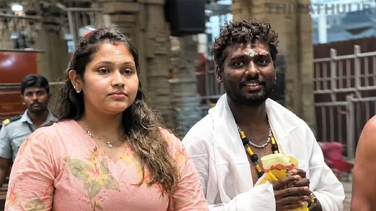 திருச்செந்தூர் சுப்பிரமணியசுவாமி கோவிலில் இயக்குநர் அட்லி சாமி தரிசனம்