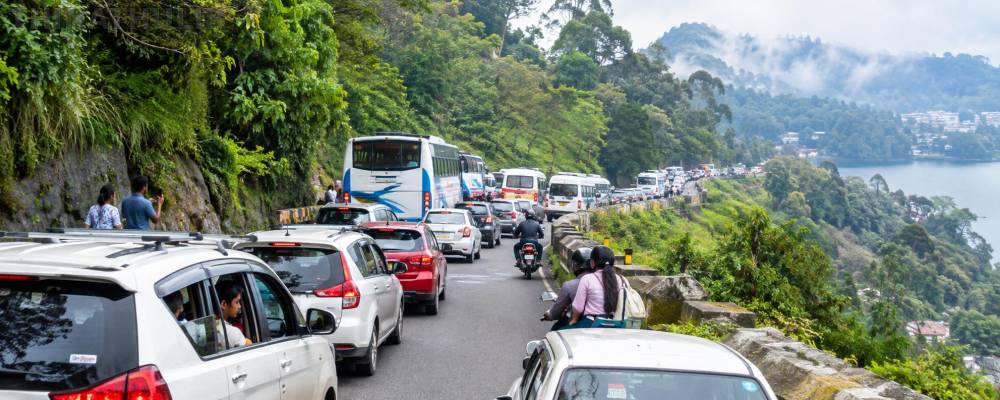 வார விடுமுறை; கொடைக்கானலில் குவியும் சுற்றுலா பயணிகள் - போக்குவரத்து நெரிசலால் வாகன ஓட்டிகள் அவதி