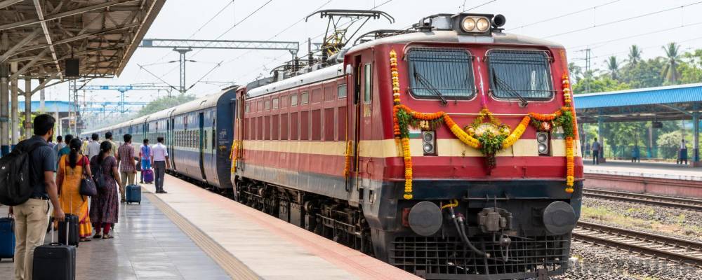 பண்டிகை காலத்தை முன்னிட்டு சிறப்பு ரெயில் அறிவிப்பு