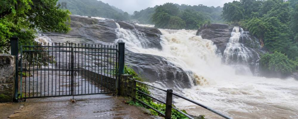 கும்பக்கரை அருவியில் வெள்ளப்பெருக்கு: 2-வது நாளாக குளிக்க தடை