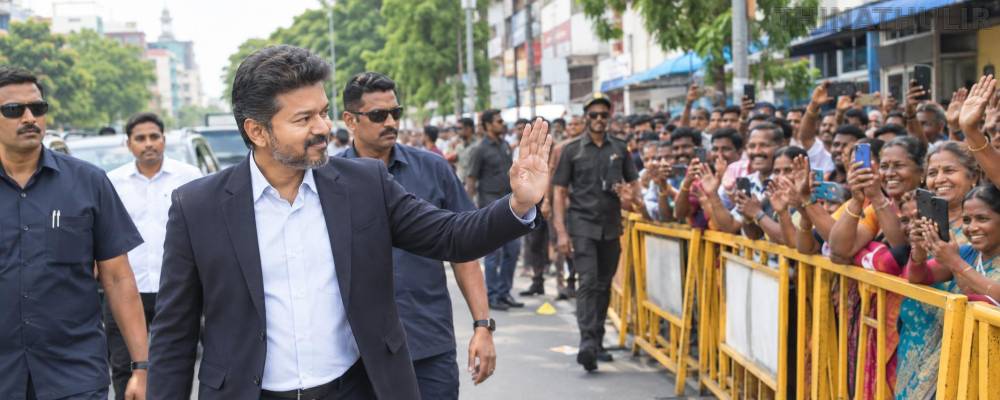 சாலையில் நடந்து சென்று மக்களைச் சந்தித்த முதல்வர் விஜய்