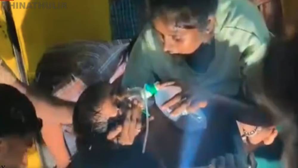 மாவு அரைக்கும் இயந்திரத்தில் சிக்கிய 2 வயது சிறுவன்; பத்திரமாக மீட்ட தீயணைப்பு வீரர்கள்