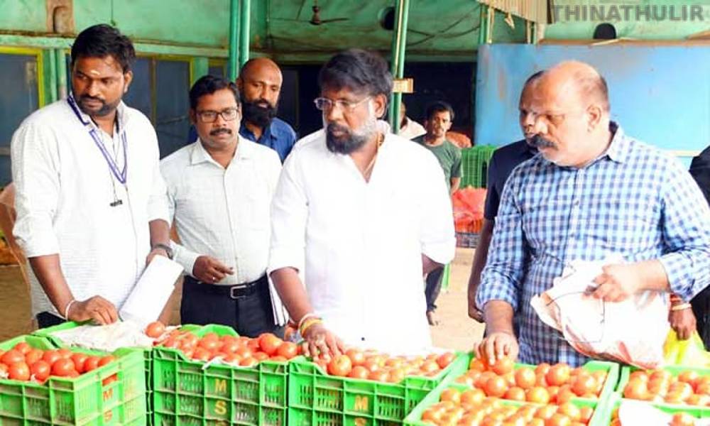 கூட்டுறவு சங்க சேவைகளை மேம்படுத்த நடவடிக்கை: அமைச்சர் வ.காந்திராஜ் நேரில் ஆய்வு