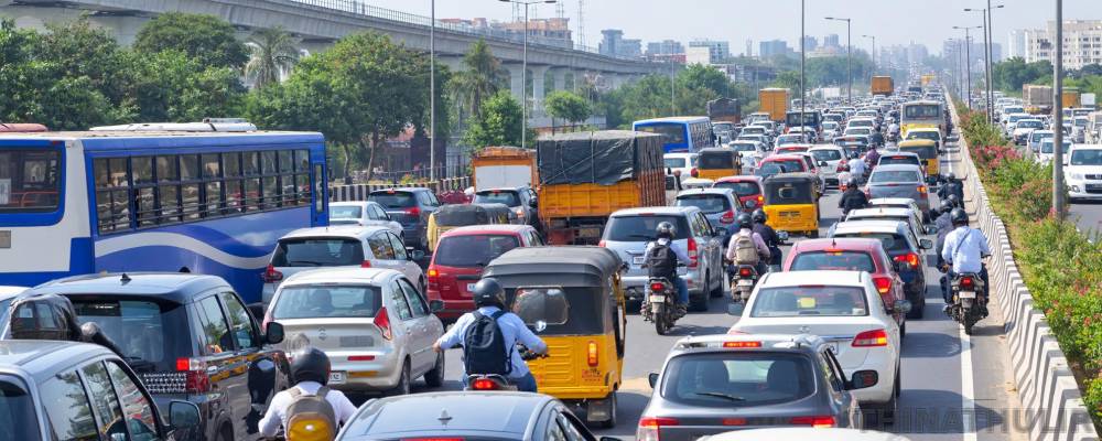 விடுமுறை முடிந்து சென்னை திரும்பும் மக்கள்: மதுரவாயல் - கோயம்பேடு சாலையில் 2 கி.மீ. தூரத்துக்கு வாகனங்கள் அணிவகுப்பு