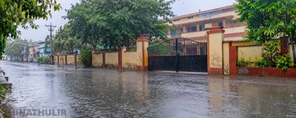 கனமழை எதிரொலி: 4 மாவட்டங்களில் இன்று பள்ளிகளுக்கு விடுமுறை