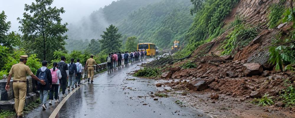 மேட்டுப்பாளையம் - உதகை மண்சரிவு: 150-க்கும் மேற்பட்ட கேரள மாணவர்கள் பத்திரமாக மீட்பு