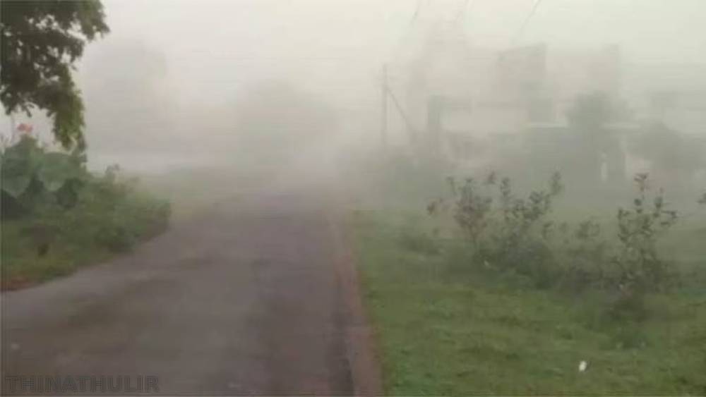 தமிழ்நாட்டின் பல்வேறு பகுதிகளில் கடும் பனி மூட்டம்