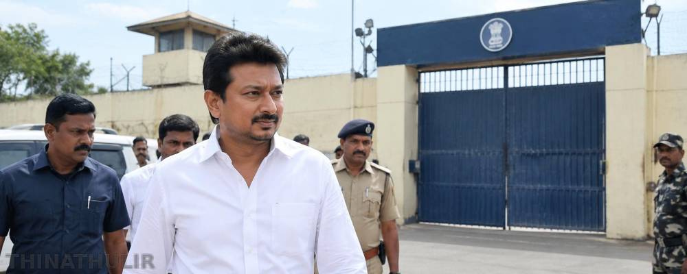 அன்பில் மகேசை சந்திக்க புழல் மத்திய சிறைக்கு வந்த உதயநிதி ஸ்டாலின்