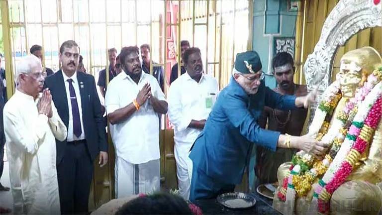 தேவர் நினைவிடத்தில் துணை ஜனாதிபதி, கவர்னர் மரியாதை