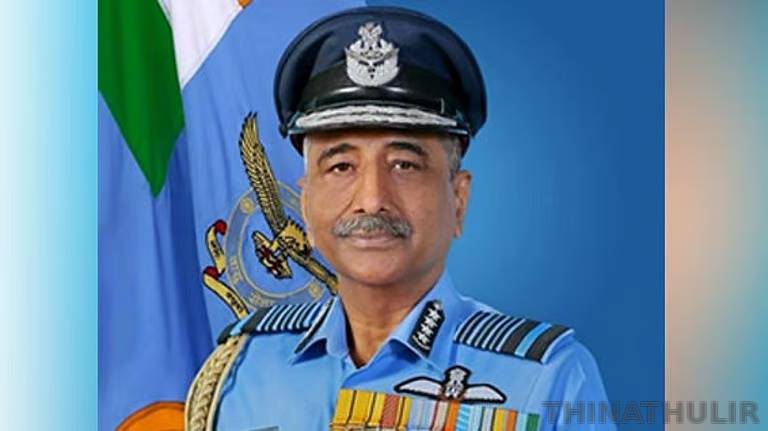 இந்திய விமானப்படையின் புதிய தலைமை தளபதியாக அசுதோஷ் தீட்சித் பொறுப்பேற்பு